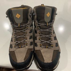 Like new Men’s Columbia Hiking boots size 11.5